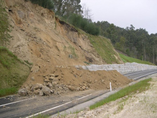 Outro problema que presentou o Corredor do Morrazo foron os desprendementos de terra