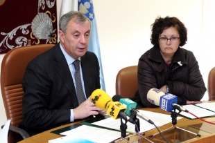 Manuel Vázquez, conselleiro de Medio Ambiente, e Araceli Pillado, presidenta de OVICA