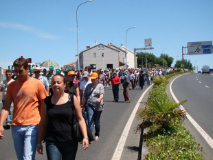 Os manifestantes partiron dende o Mercado de Amio e marcharon a pé até o centro / SLG