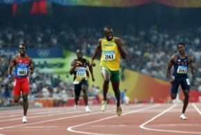 Bolt celebra a vitoria